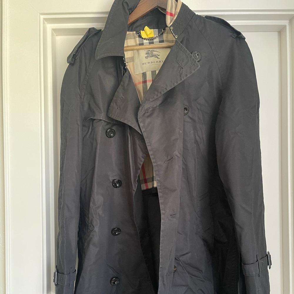 Mens Burberry Black Trenchcoat size 50R European/42 US